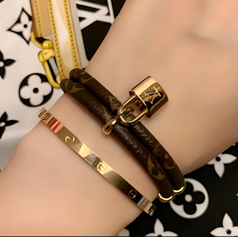 S437   Titanium steel patterned leather lock head bracelet jewelry